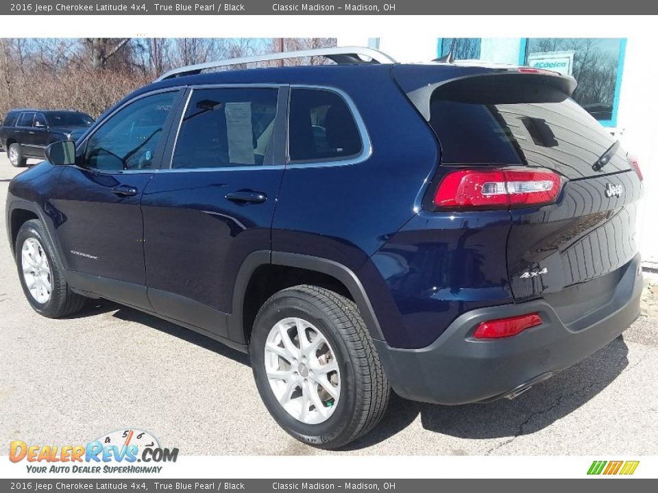 2016 Jeep Cherokee Latitude 4x4 True Blue Pearl / Black Photo #5