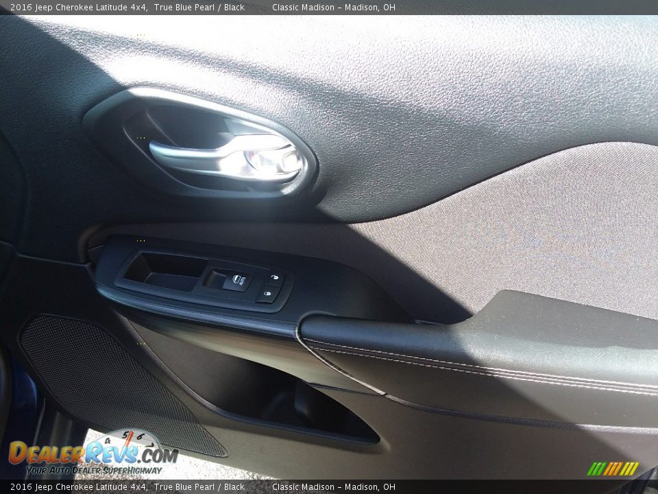 2016 Jeep Cherokee Latitude 4x4 True Blue Pearl / Black Photo #15