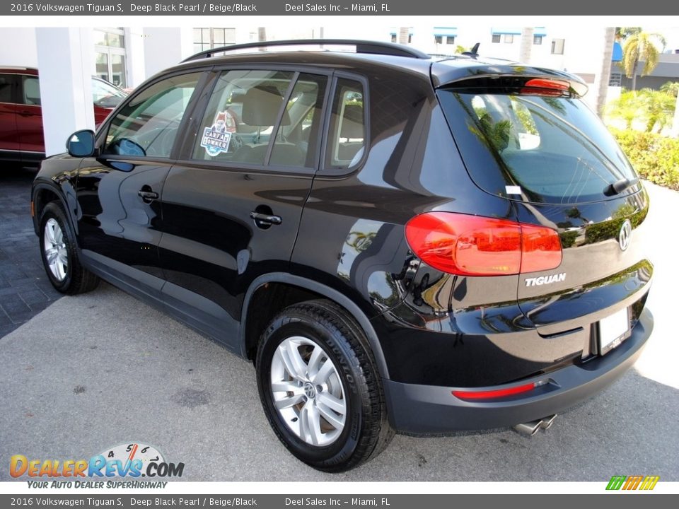 2016 Volkswagen Tiguan S Deep Black Pearl / Beige/Black Photo #6