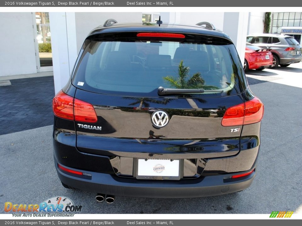 2016 Volkswagen Tiguan S Deep Black Pearl / Beige/Black Photo #8