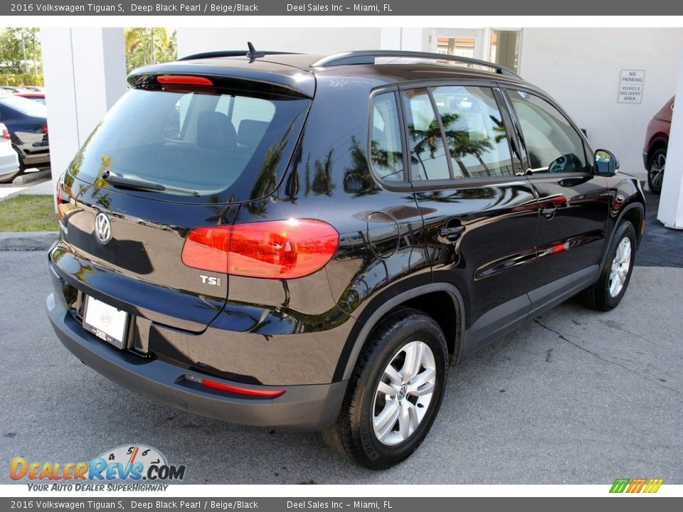 2016 Volkswagen Tiguan S Deep Black Pearl / Beige/Black Photo #9
