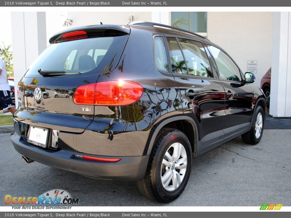 2016 Volkswagen Tiguan S Deep Black Pearl / Beige/Black Photo #10