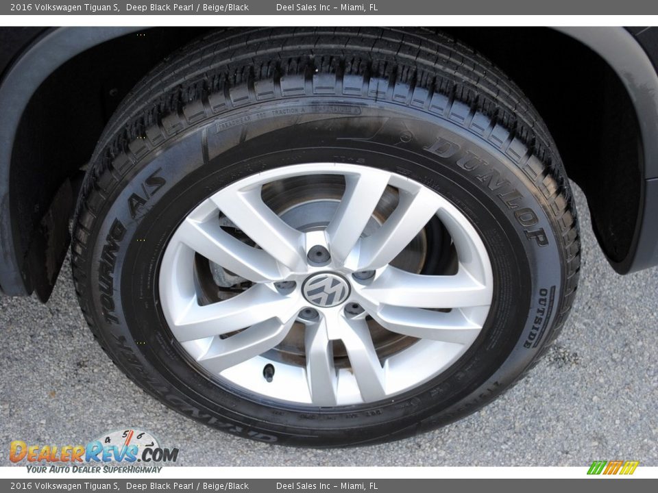 2016 Volkswagen Tiguan S Deep Black Pearl / Beige/Black Photo #11