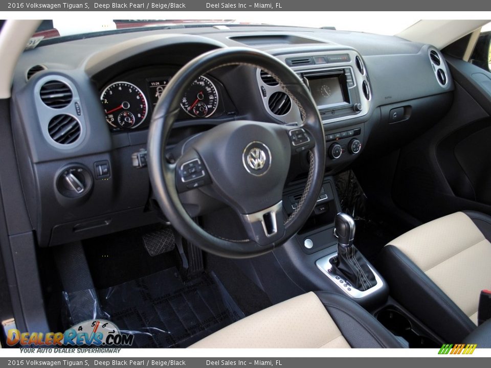 2016 Volkswagen Tiguan S Deep Black Pearl / Beige/Black Photo #16