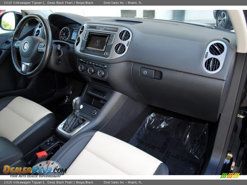 2016 Volkswagen Tiguan S Deep Black Pearl / Beige/Black Photo #18