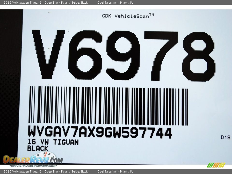 2016 Volkswagen Tiguan S Deep Black Pearl / Beige/Black Photo #20