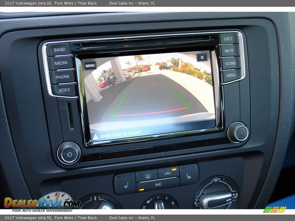 2017 Volkswagen Jetta SE Pure White / Titan Black Photo #17