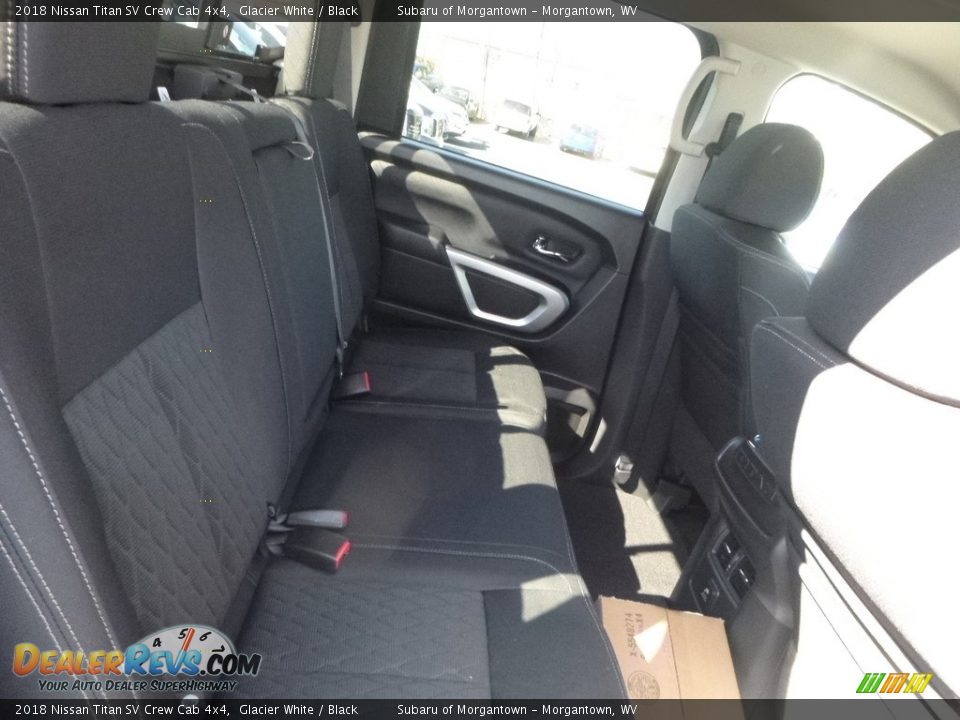 2018 Nissan Titan SV Crew Cab 4x4 Glacier White / Black Photo #13