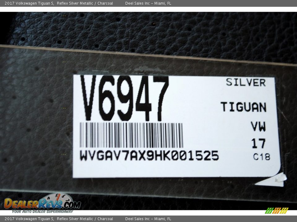 2017 Volkswagen Tiguan S Reflex Silver Metallic / Charcoal Photo #20