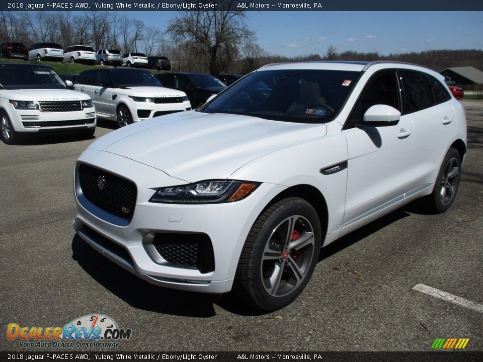 Front 3/4 View of 2018 Jaguar F-PACE S AWD Photo #8