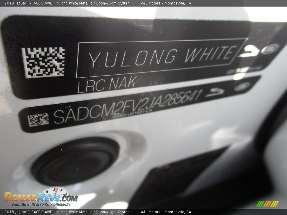 2018 Jaguar F-PACE S AWD Yulong White Metallic / Ebony/Light Oyster Photo #19