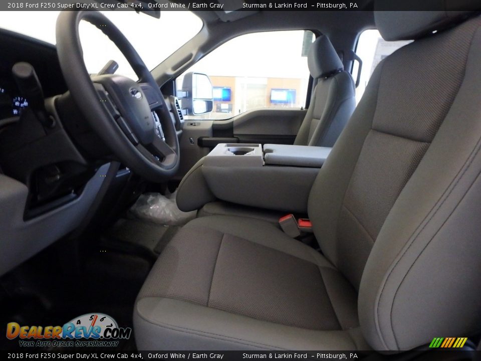 2018 Ford F250 Super Duty XL Crew Cab 4x4 Oxford White / Earth Gray Photo #6