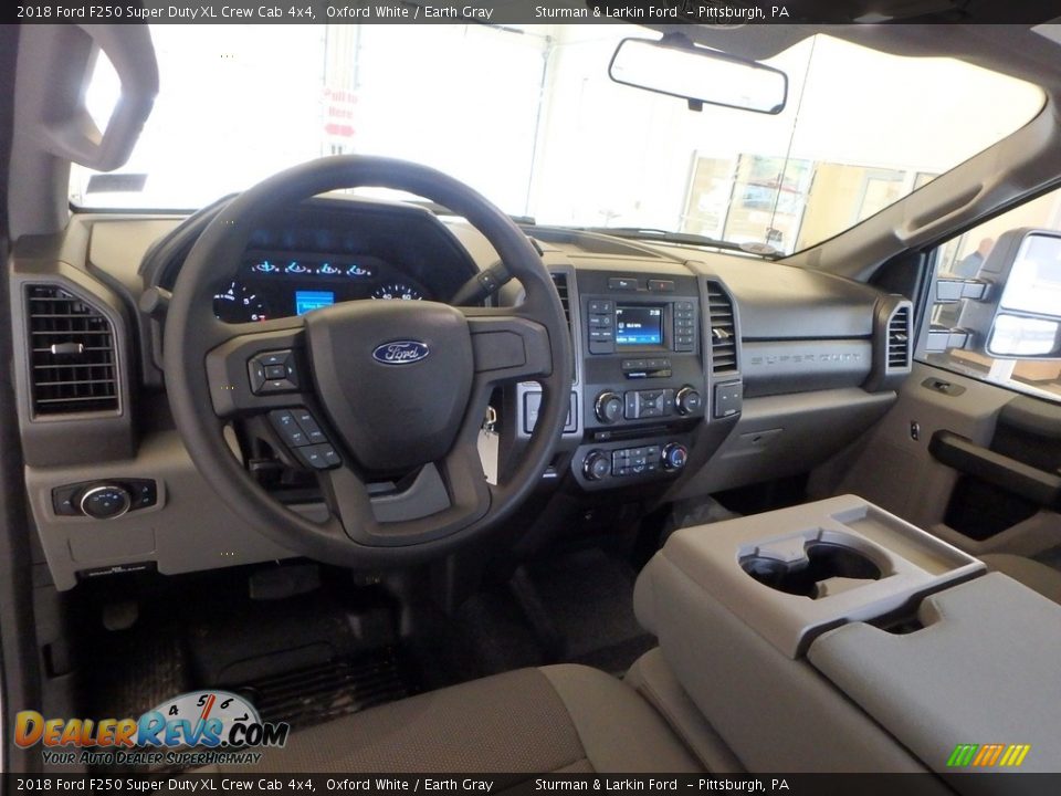 2018 Ford F250 Super Duty XL Crew Cab 4x4 Oxford White / Earth Gray Photo #8