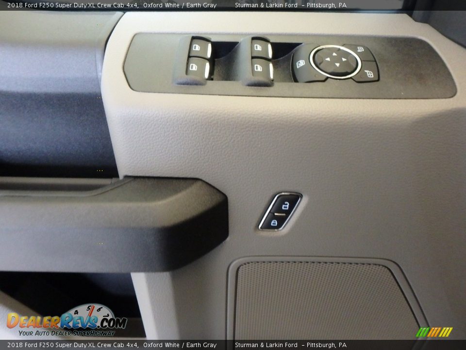 2018 Ford F250 Super Duty XL Crew Cab 4x4 Oxford White / Earth Gray Photo #9