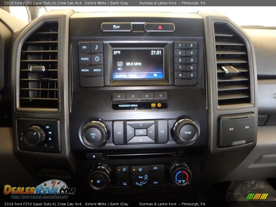2018 Ford F250 Super Duty XL Crew Cab 4x4 Oxford White / Earth Gray Photo #11