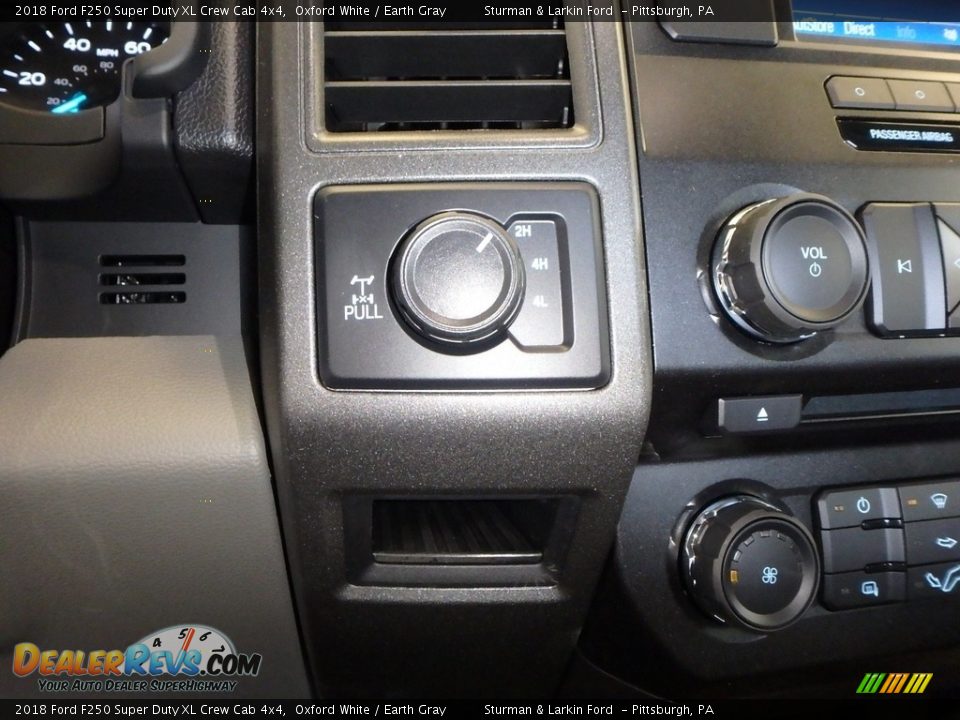 2018 Ford F250 Super Duty XL Crew Cab 4x4 Oxford White / Earth Gray Photo #14