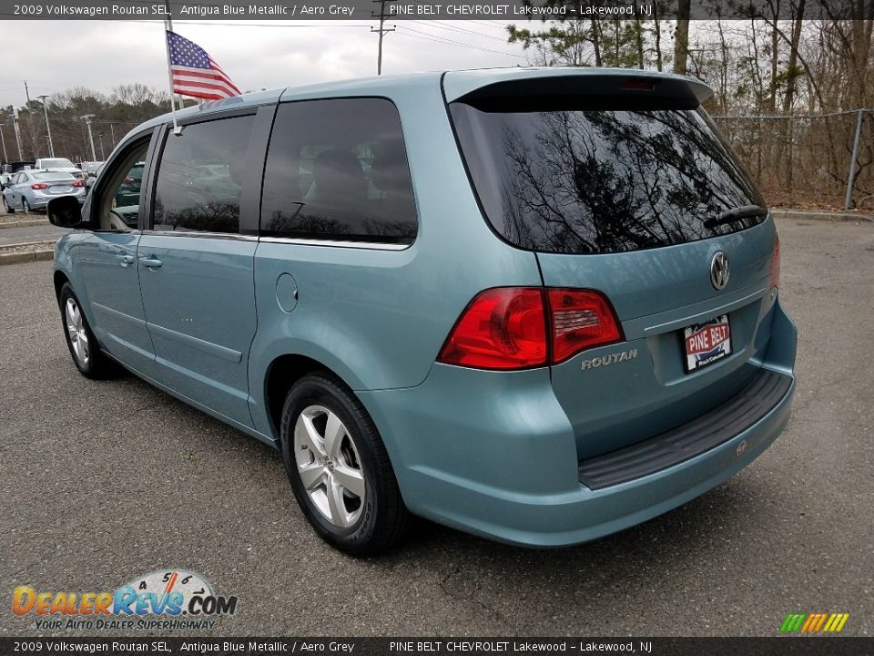 2009 Volkswagen Routan SEL Antigua Blue Metallic / Aero Grey Photo #5