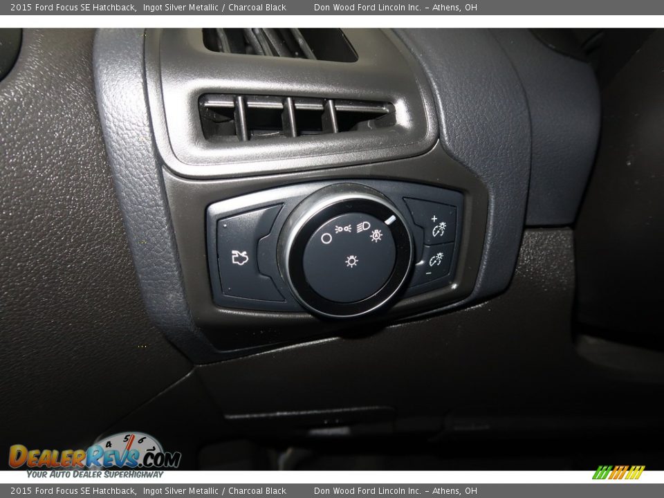 2015 Ford Focus SE Hatchback Ingot Silver Metallic / Charcoal Black Photo #35