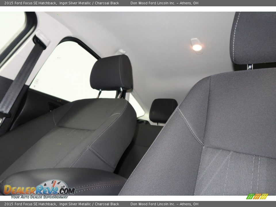 2015 Ford Focus SE Hatchback Ingot Silver Metallic / Charcoal Black Photo #36