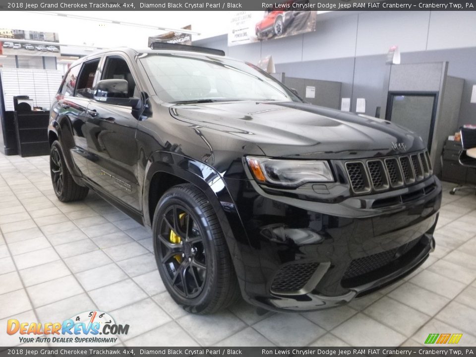 Front 3/4 View of 2018 Jeep Grand Cherokee Trackhawk 4x4 Photo #6