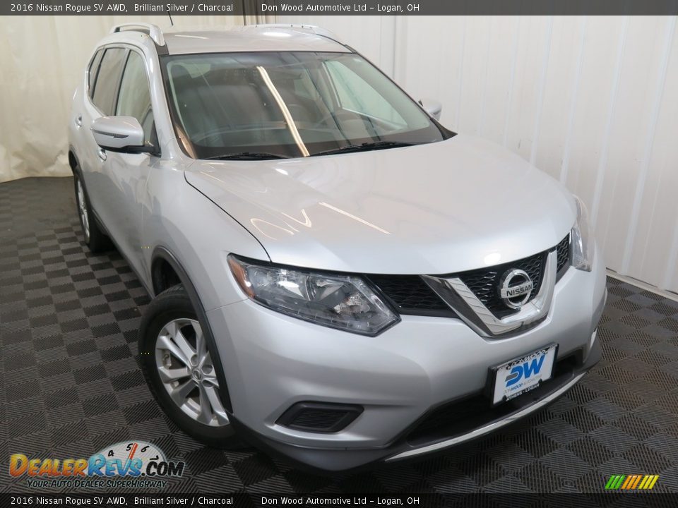 2016 Nissan Rogue SV AWD Brilliant Silver / Charcoal Photo #2