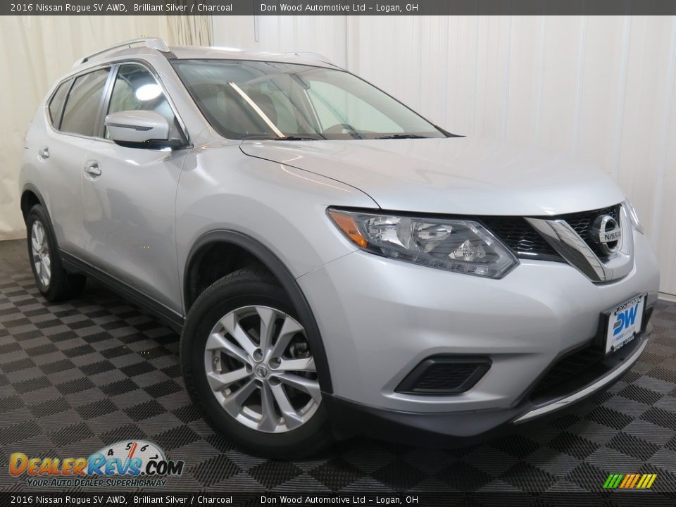 2016 Nissan Rogue SV AWD Brilliant Silver / Charcoal Photo #4