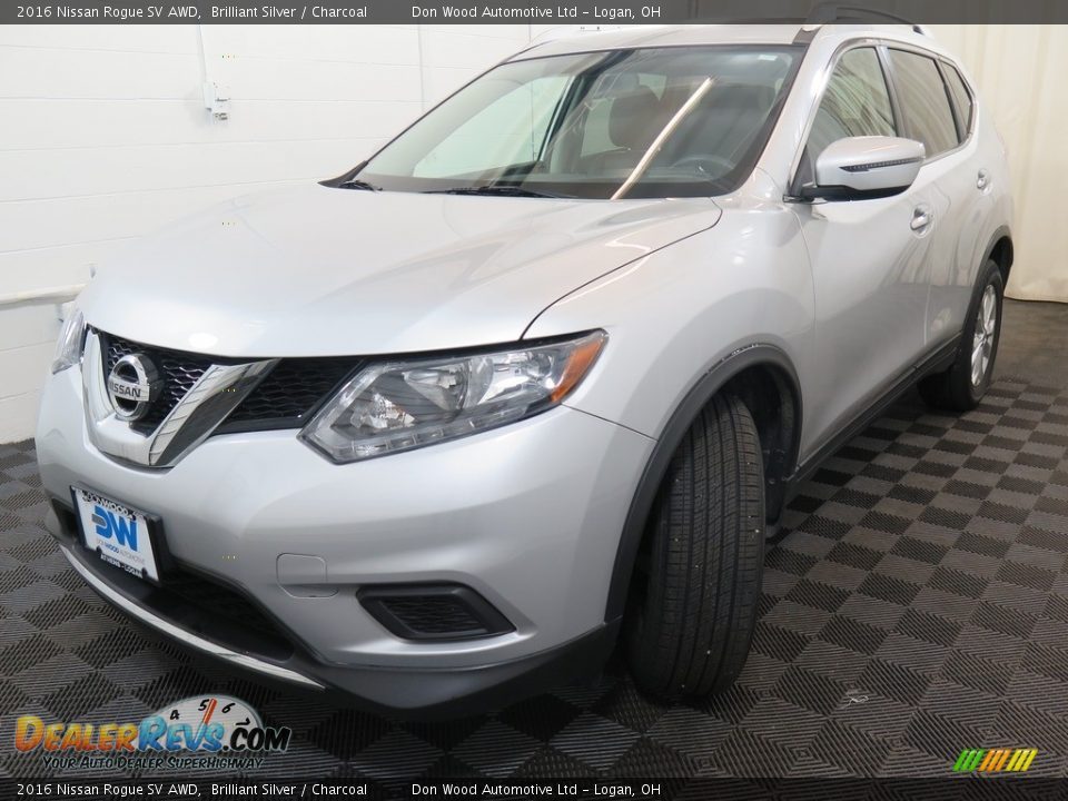 2016 Nissan Rogue SV AWD Brilliant Silver / Charcoal Photo #7