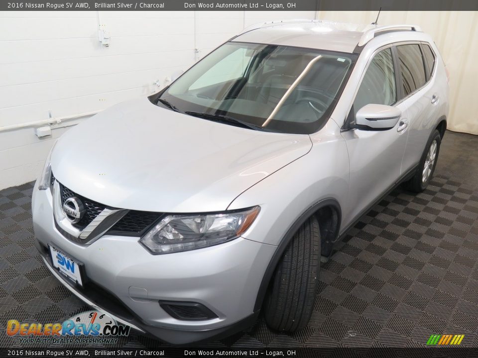 2016 Nissan Rogue SV AWD Brilliant Silver / Charcoal Photo #8