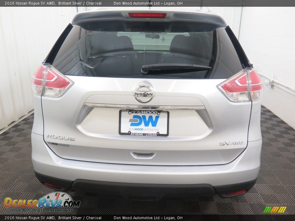2016 Nissan Rogue SV AWD Brilliant Silver / Charcoal Photo #10