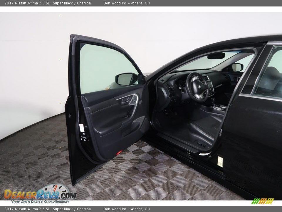 2017 Nissan Altima 2.5 SL Super Black / Charcoal Photo #28