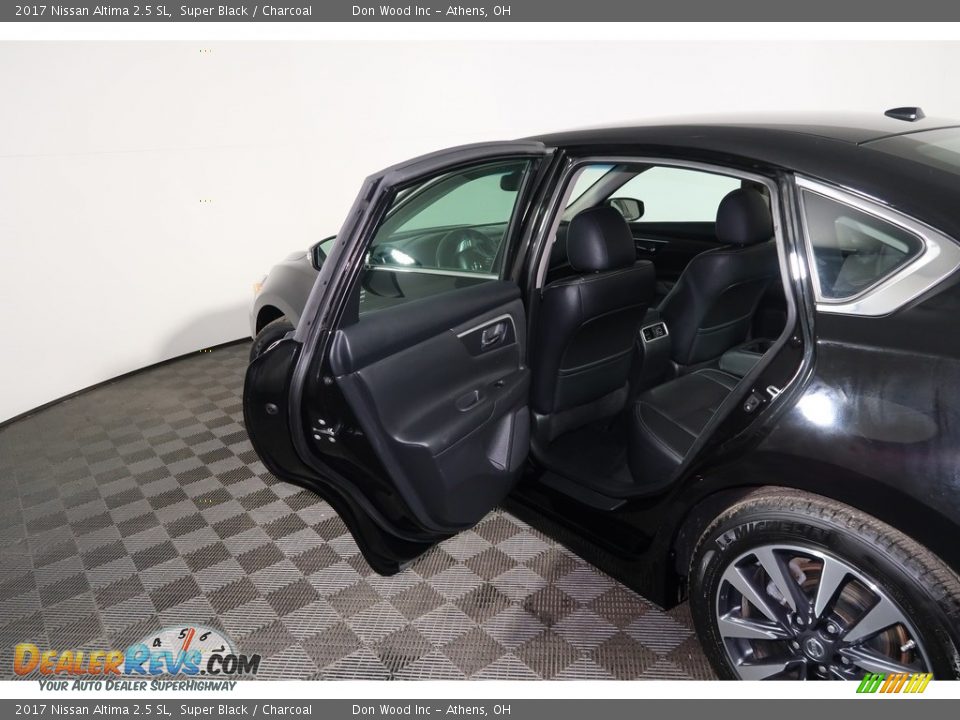 2017 Nissan Altima 2.5 SL Super Black / Charcoal Photo #29