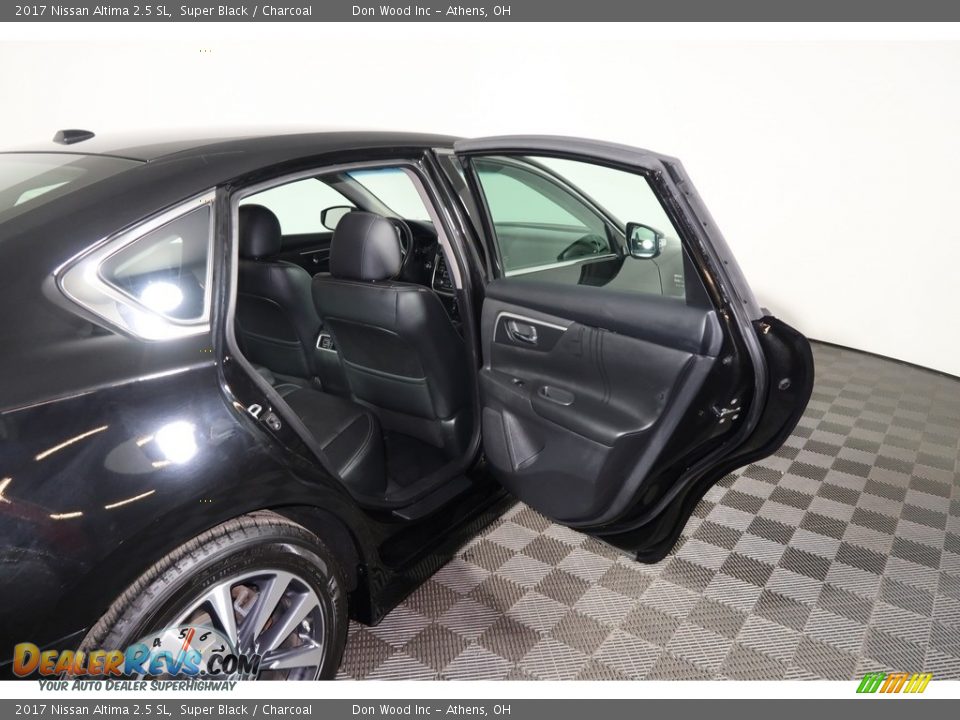 2017 Nissan Altima 2.5 SL Super Black / Charcoal Photo #30