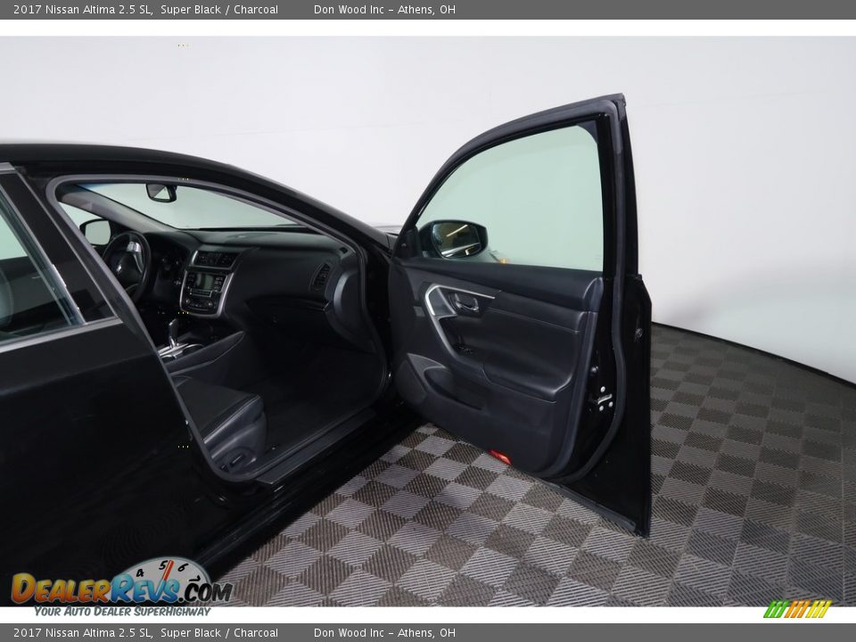 2017 Nissan Altima 2.5 SL Super Black / Charcoal Photo #31