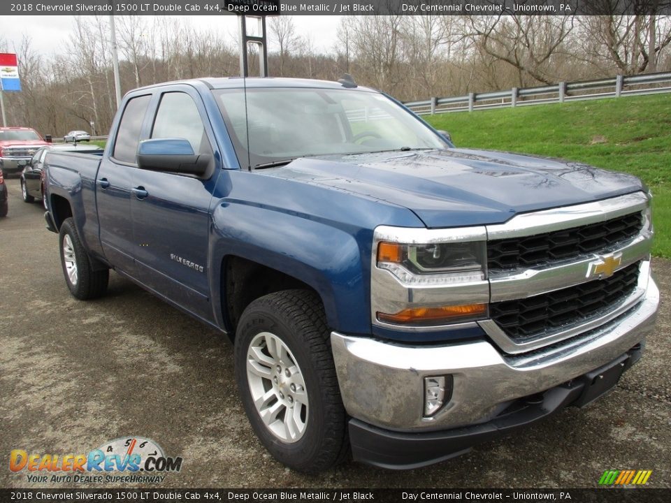 Front 3/4 View of 2018 Chevrolet Silverado 1500 LT Double Cab 4x4 Photo #9