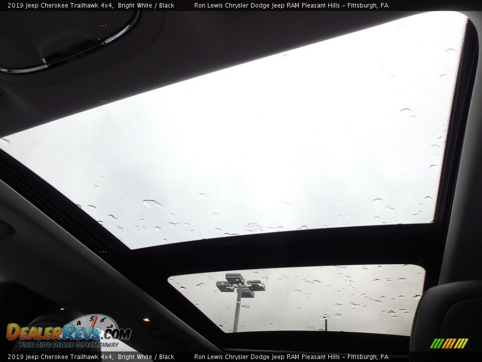 2019 Jeep Cherokee Trailhawk 4x4 Bright White / Black Photo #16