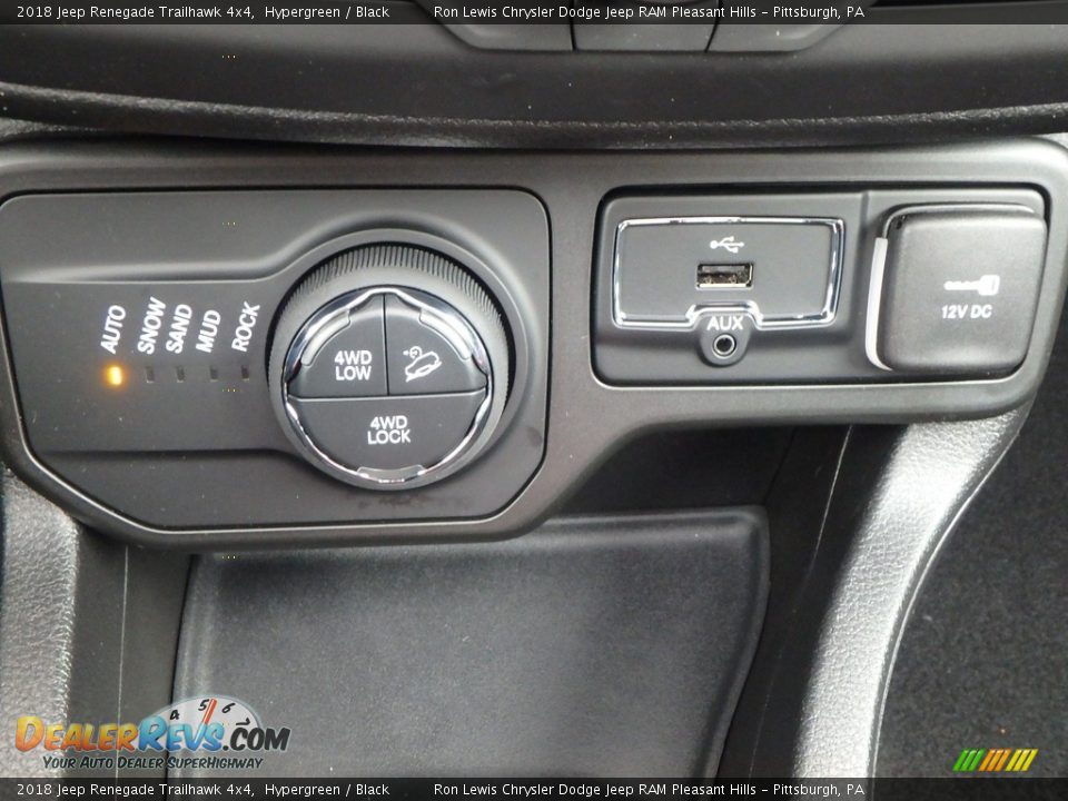 Controls of 2018 Jeep Renegade Trailhawk 4x4 Photo #18
