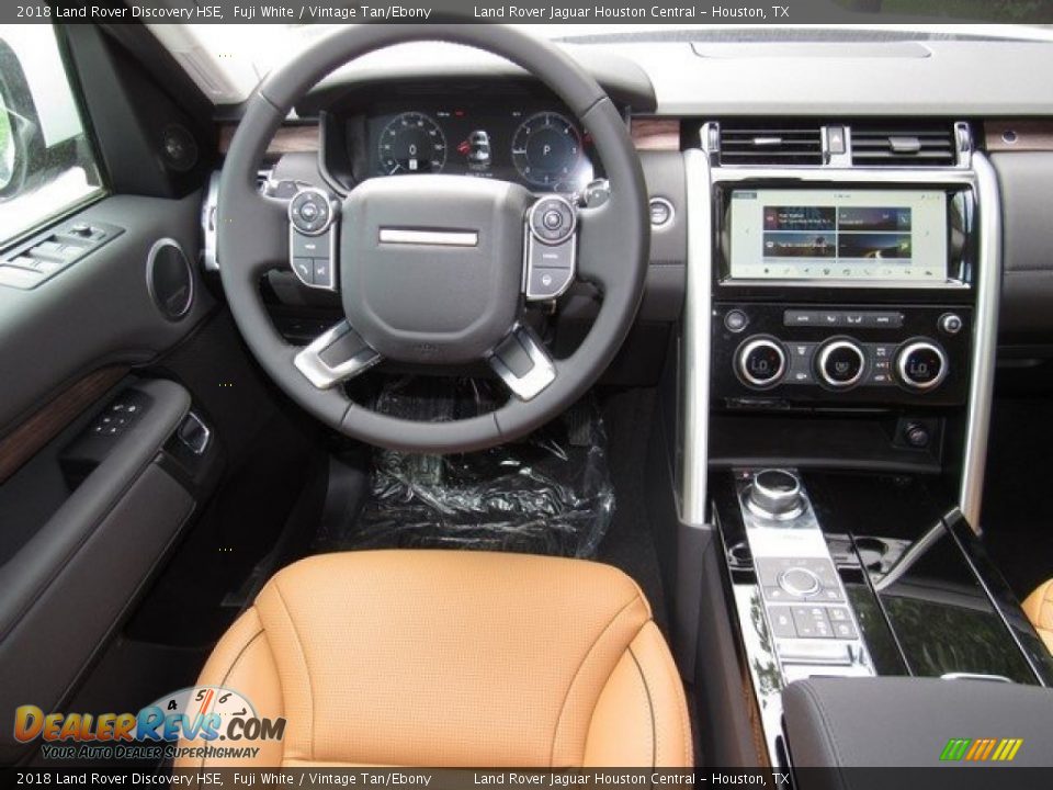 Dashboard of 2018 Land Rover Discovery HSE Photo #14