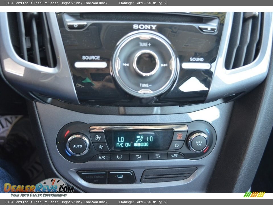 2014 Ford Focus Titanium Sedan Ingot Silver / Charcoal Black Photo #19