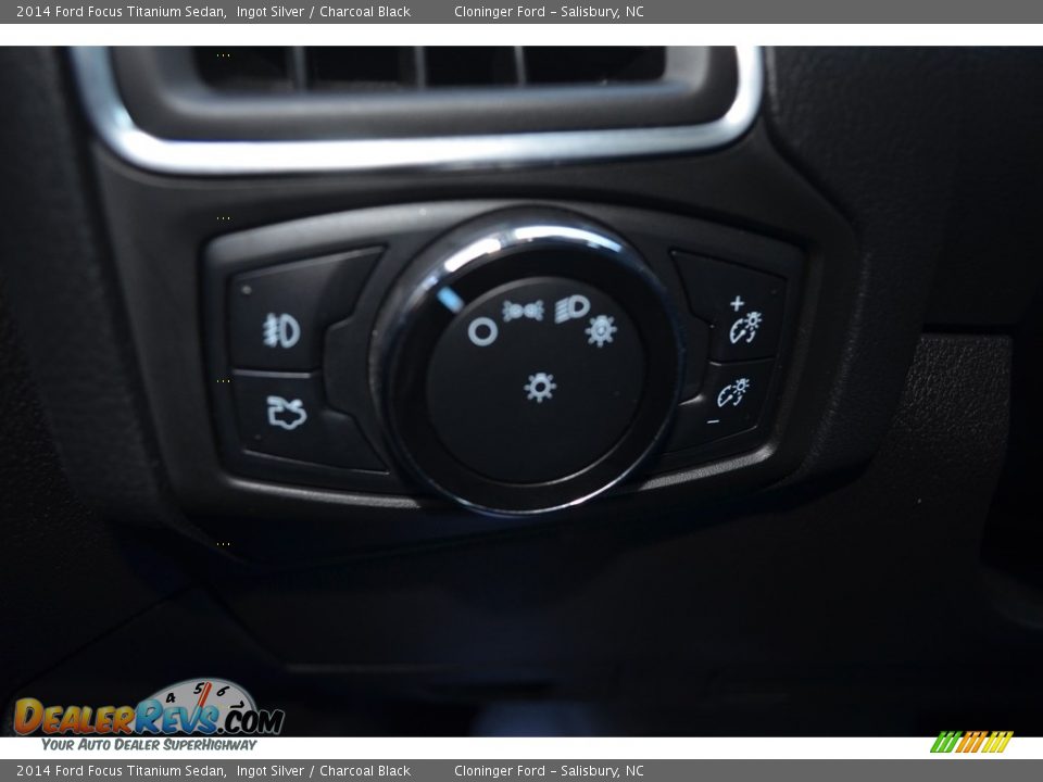 2014 Ford Focus Titanium Sedan Ingot Silver / Charcoal Black Photo #25