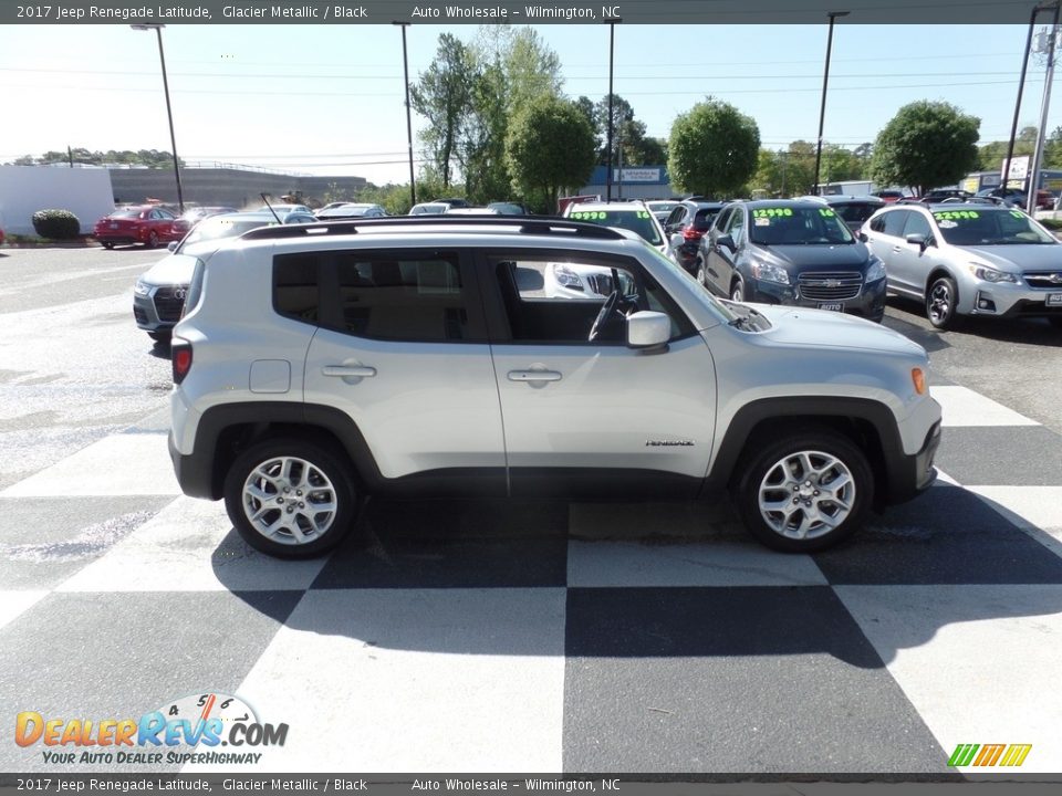 2017 Jeep Renegade Latitude Glacier Metallic / Black Photo #3