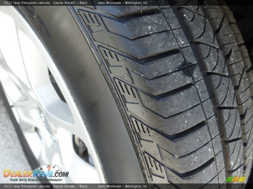 2017 Jeep Renegade Latitude Glacier Metallic / Black Photo #9