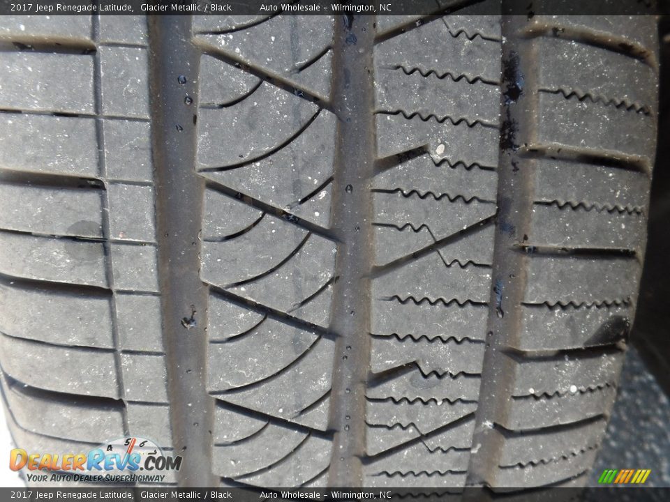 2017 Jeep Renegade Latitude Glacier Metallic / Black Photo #10