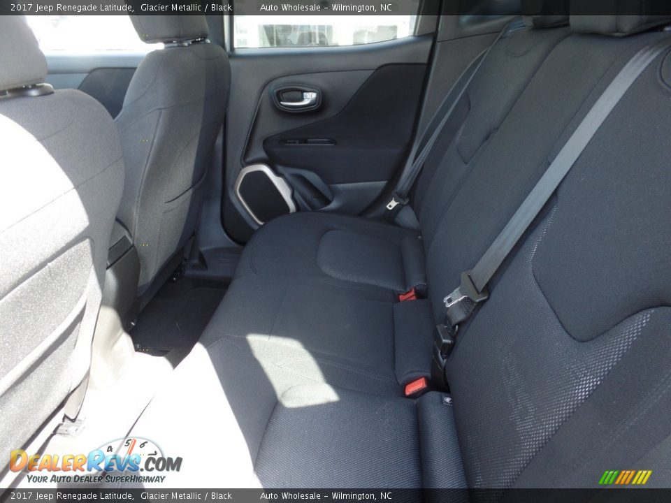 2017 Jeep Renegade Latitude Glacier Metallic / Black Photo #12
