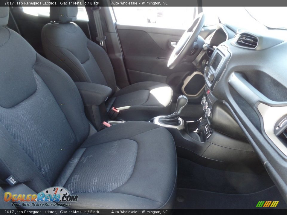 2017 Jeep Renegade Latitude Glacier Metallic / Black Photo #13