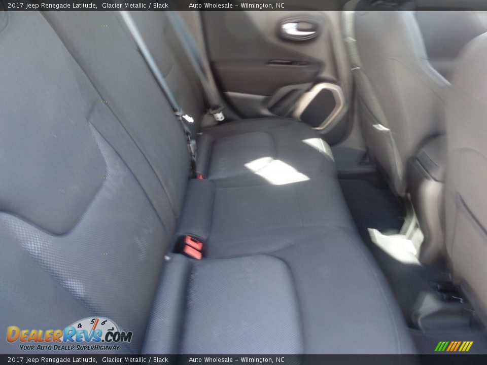 2017 Jeep Renegade Latitude Glacier Metallic / Black Photo #14
