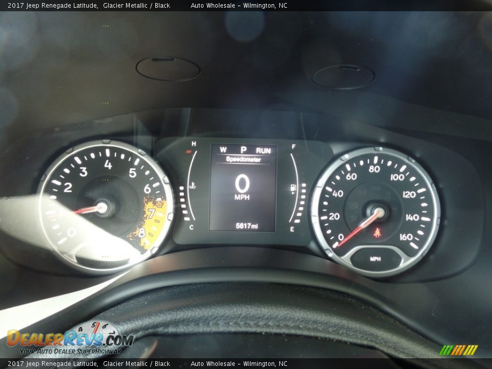 2017 Jeep Renegade Latitude Glacier Metallic / Black Photo #16