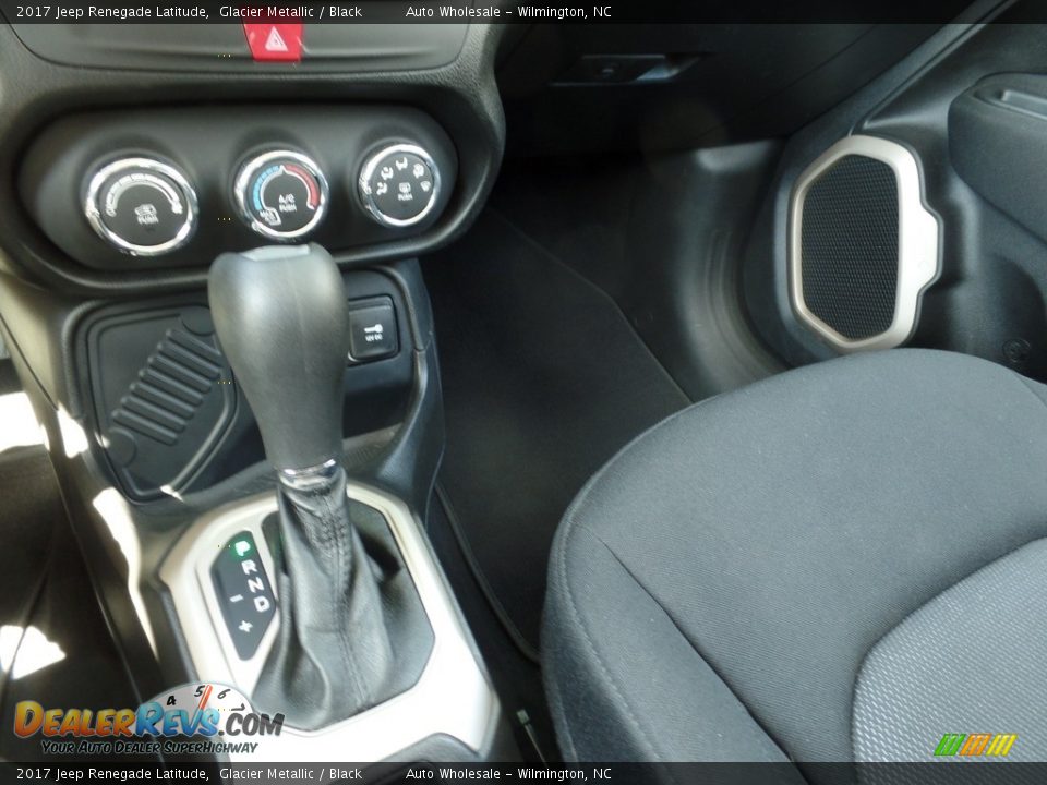 2017 Jeep Renegade Latitude Glacier Metallic / Black Photo #19