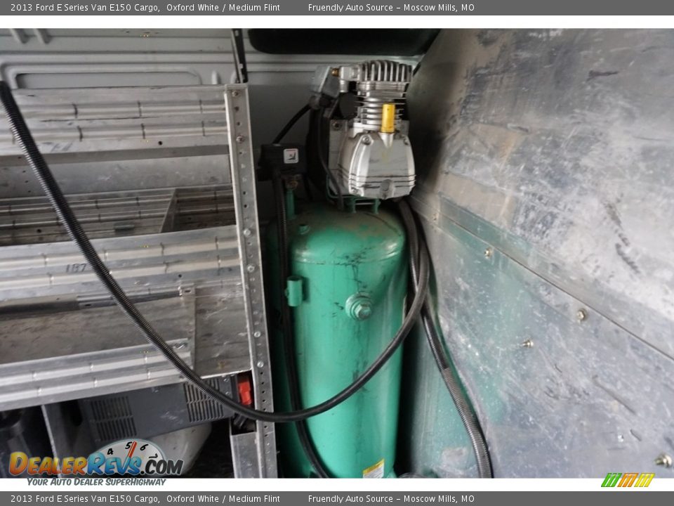 2013 Ford E Series Van E150 Cargo Oxford White / Medium Flint Photo #7