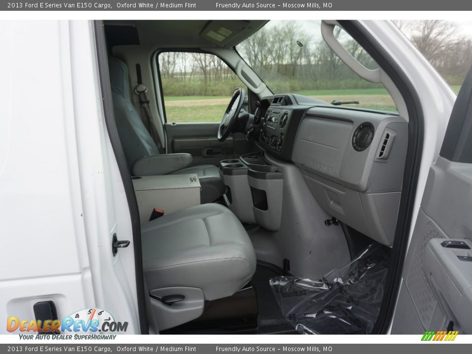 2013 Ford E Series Van E150 Cargo Oxford White / Medium Flint Photo #19