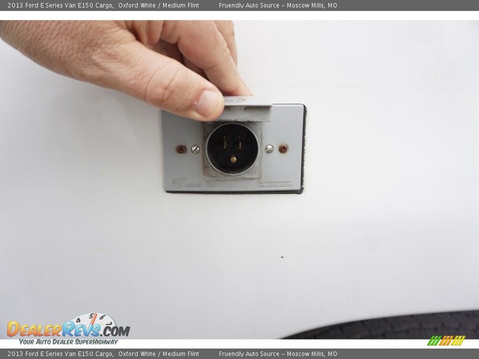 2013 Ford E Series Van E150 Cargo Oxford White / Medium Flint Photo #24